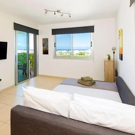Sea View Apt*spacious Balcony*200m To The Paralimni